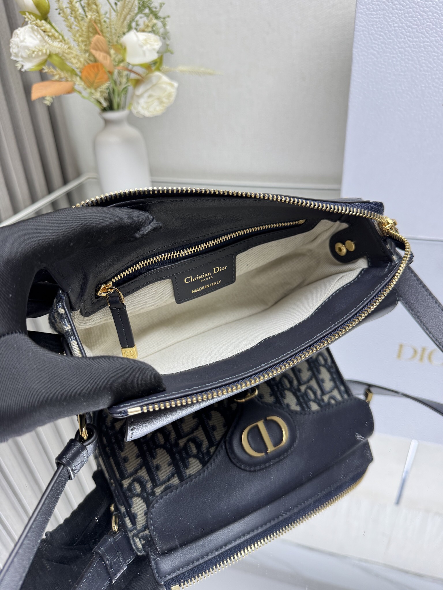 di0r small 30 montaigne pocket bag blue D10r oblique jacquard and smooth calfskin-20 x13.5 x5.5cm