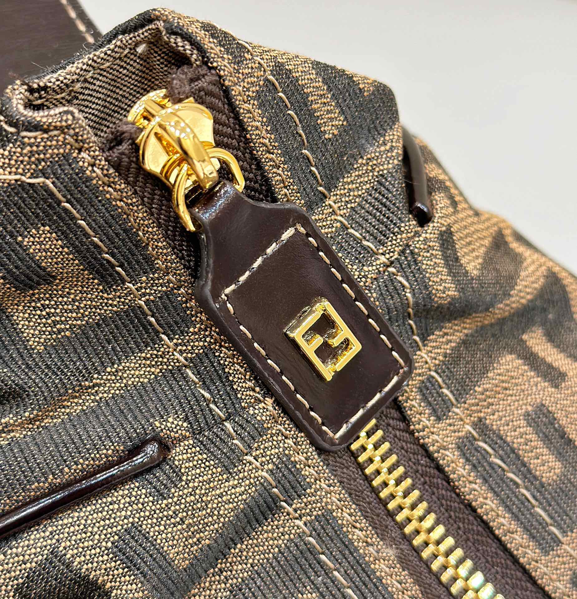 F**di vinatge bag-26x15x19cm