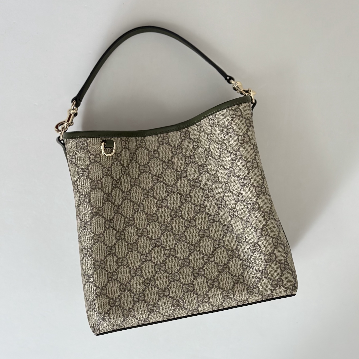 Gvc*1 medium emblem shoulder bag- 25-25-15.5cm