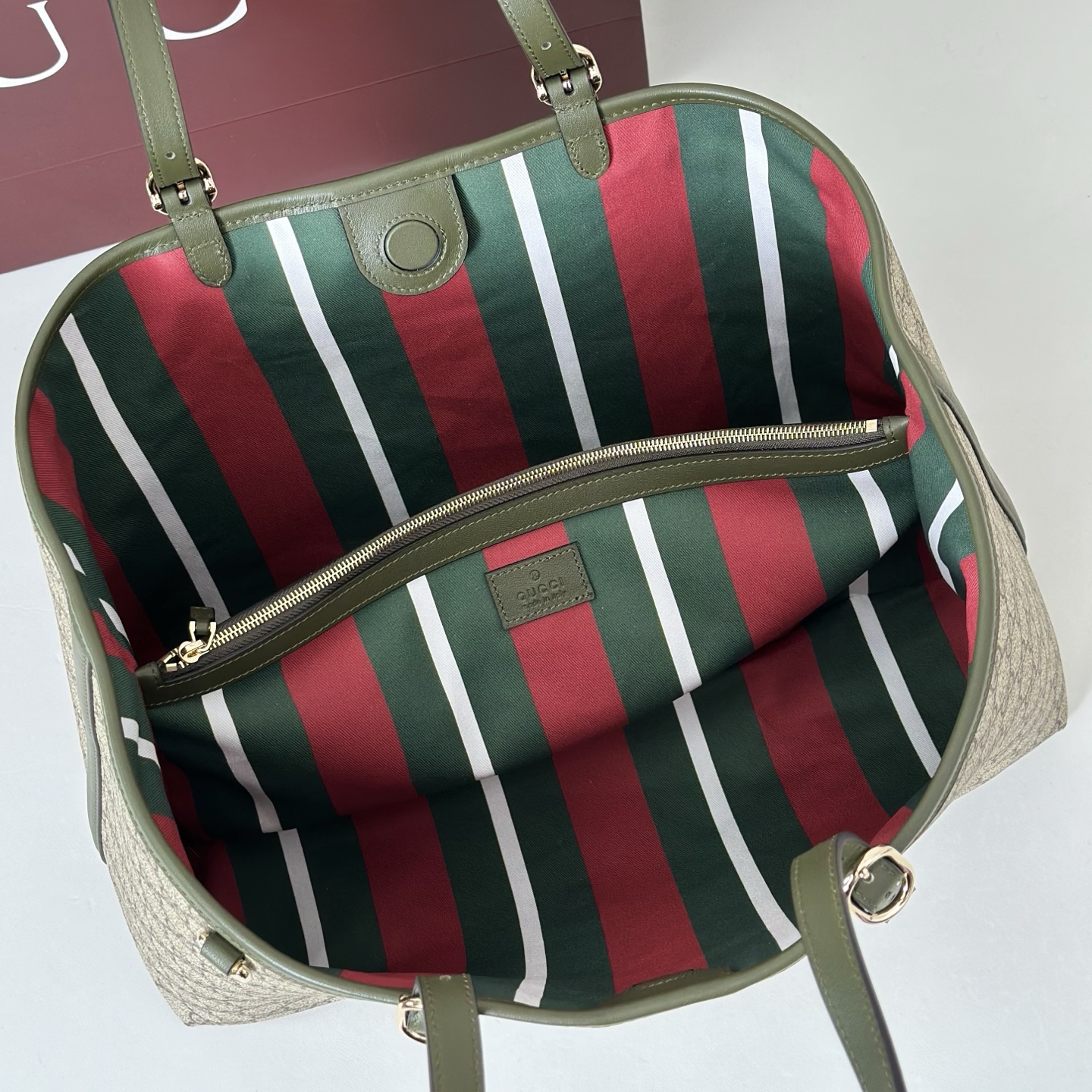 Gvc*1 medium emblem shoulder bag-38*25.5*15cm