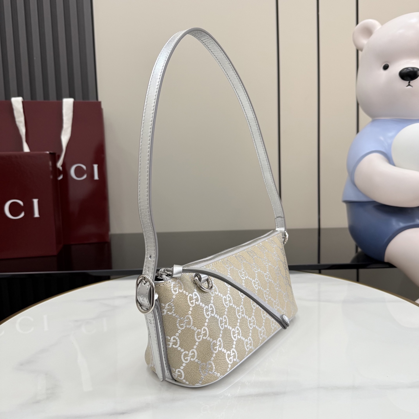 GG Emblem Small Shoulder Bag-22*10.5*9CM