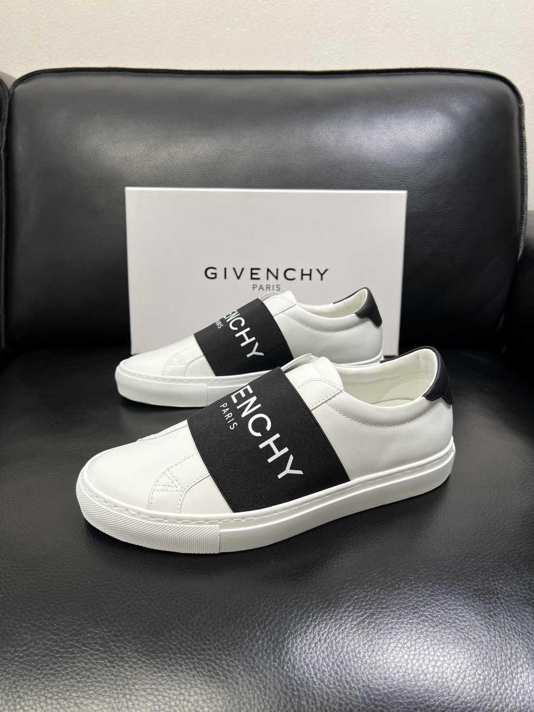 Gienvchy Sneakers