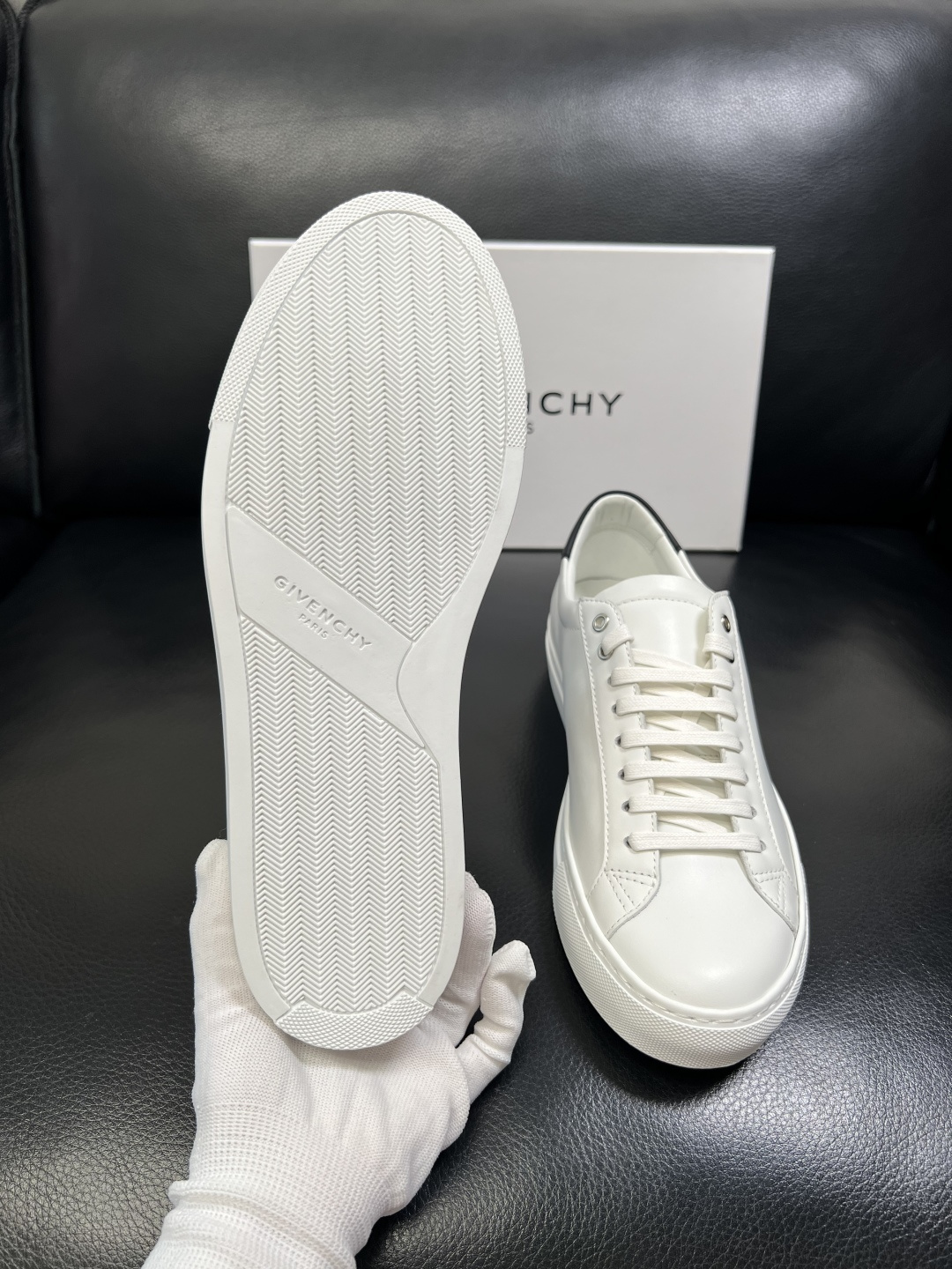 Gienvchy Sneakers
