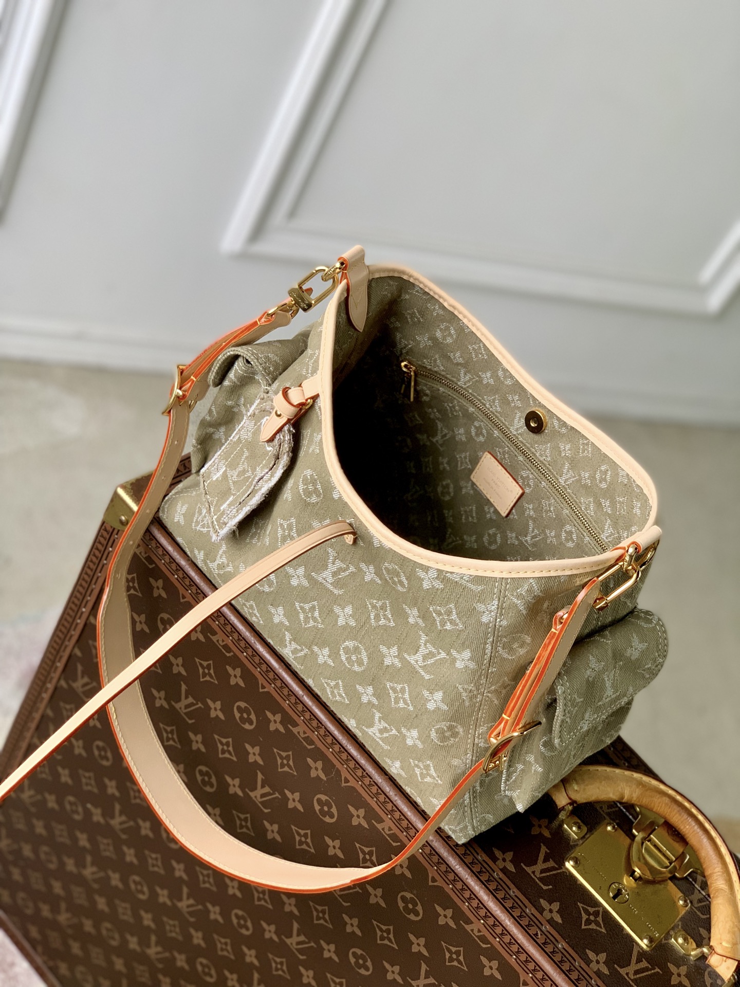 L0vis Vvtt0n Carryall Cargo PM Monogram Denim-33.5 x 23 x 15CM