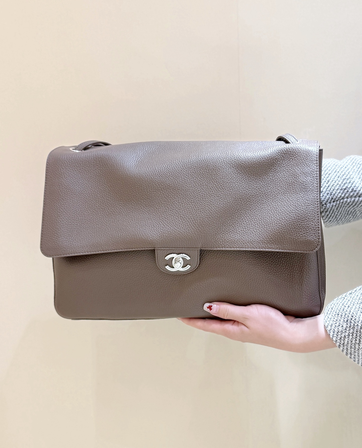 Ch@nel Maxi Flapbag , Grained Calfskin & Silver-Tone Metal, lLight-26*38.5*11CM