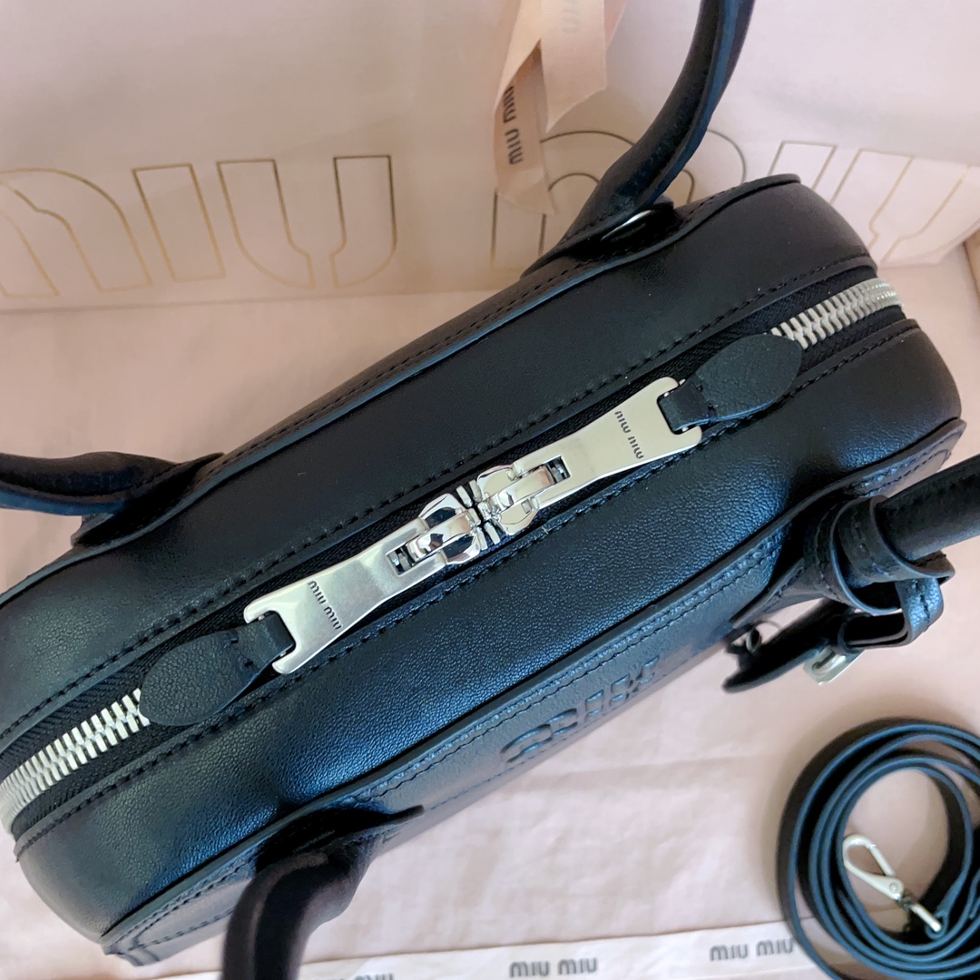 Miu Miu Vivant Top Handbags-32X19.5X11CM