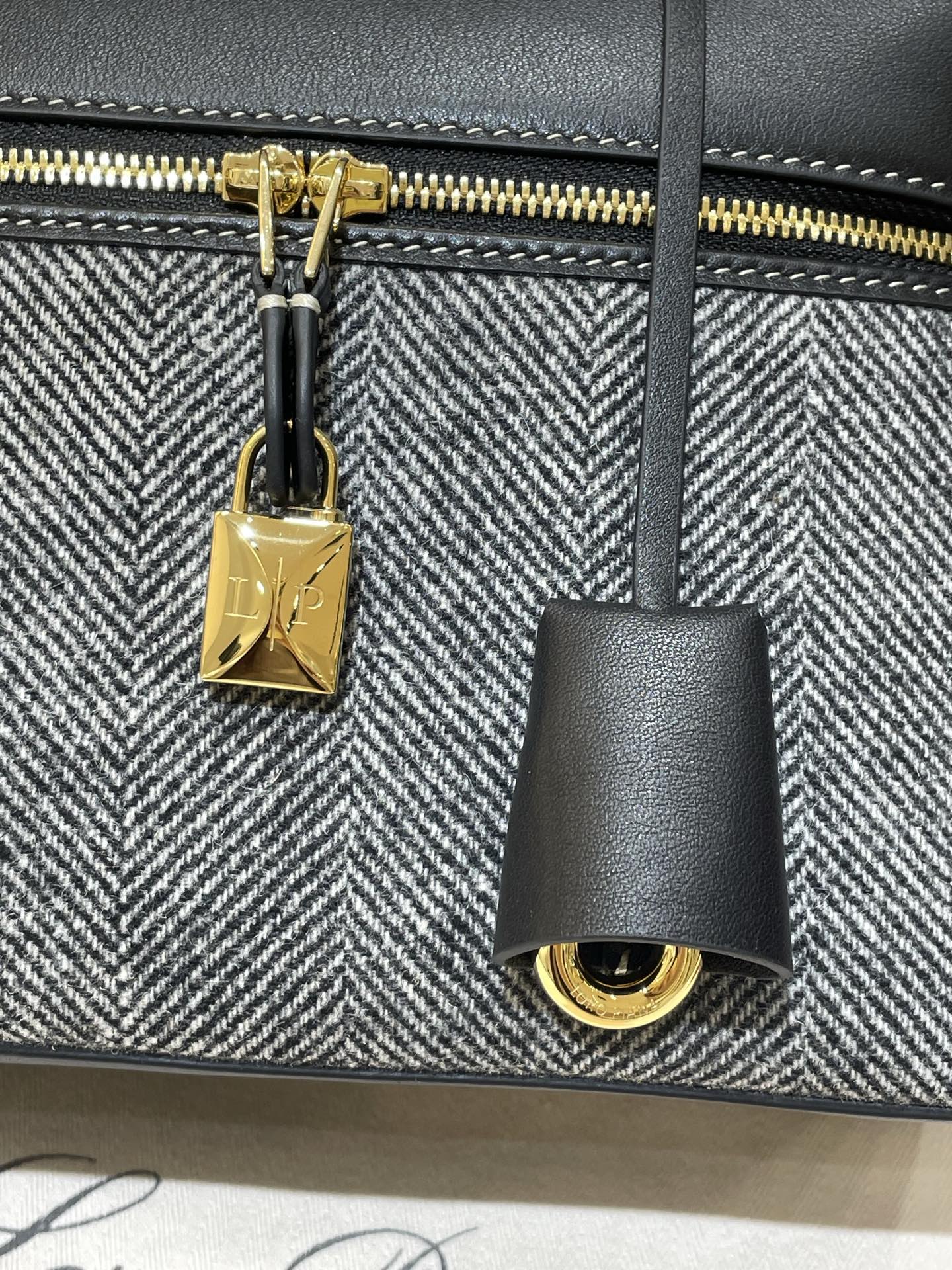 L0r0 P1ana Extra Bag L27-16*27*10CM