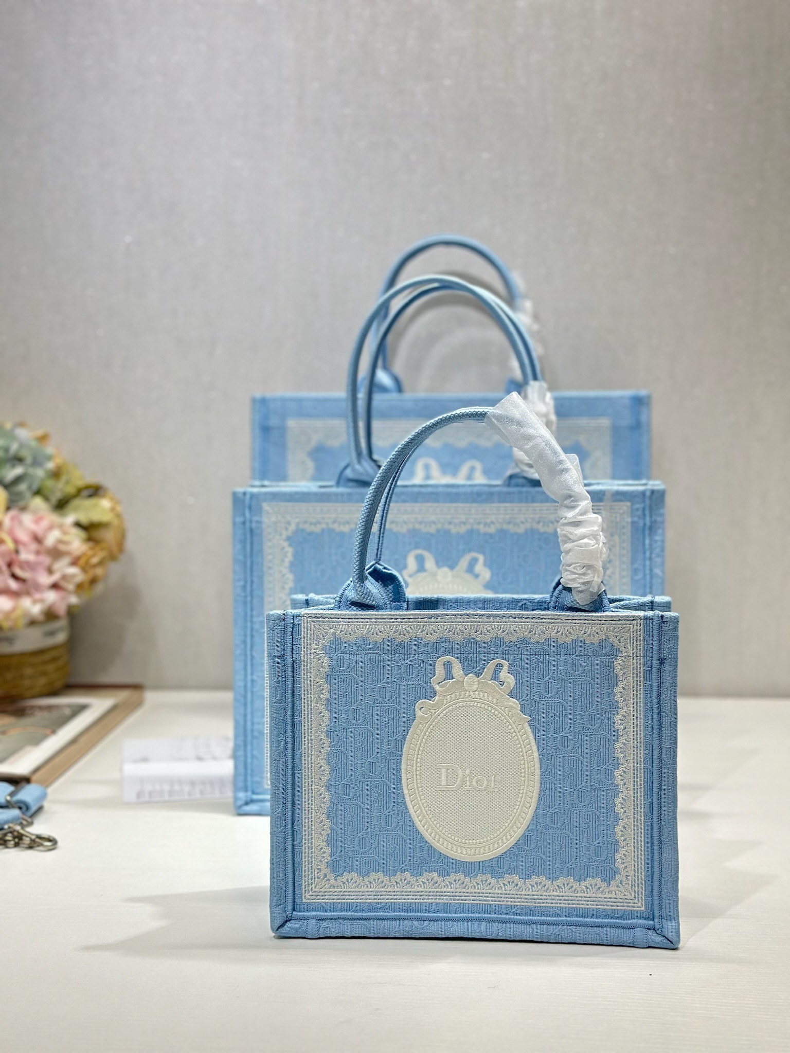 Diro Book Tote