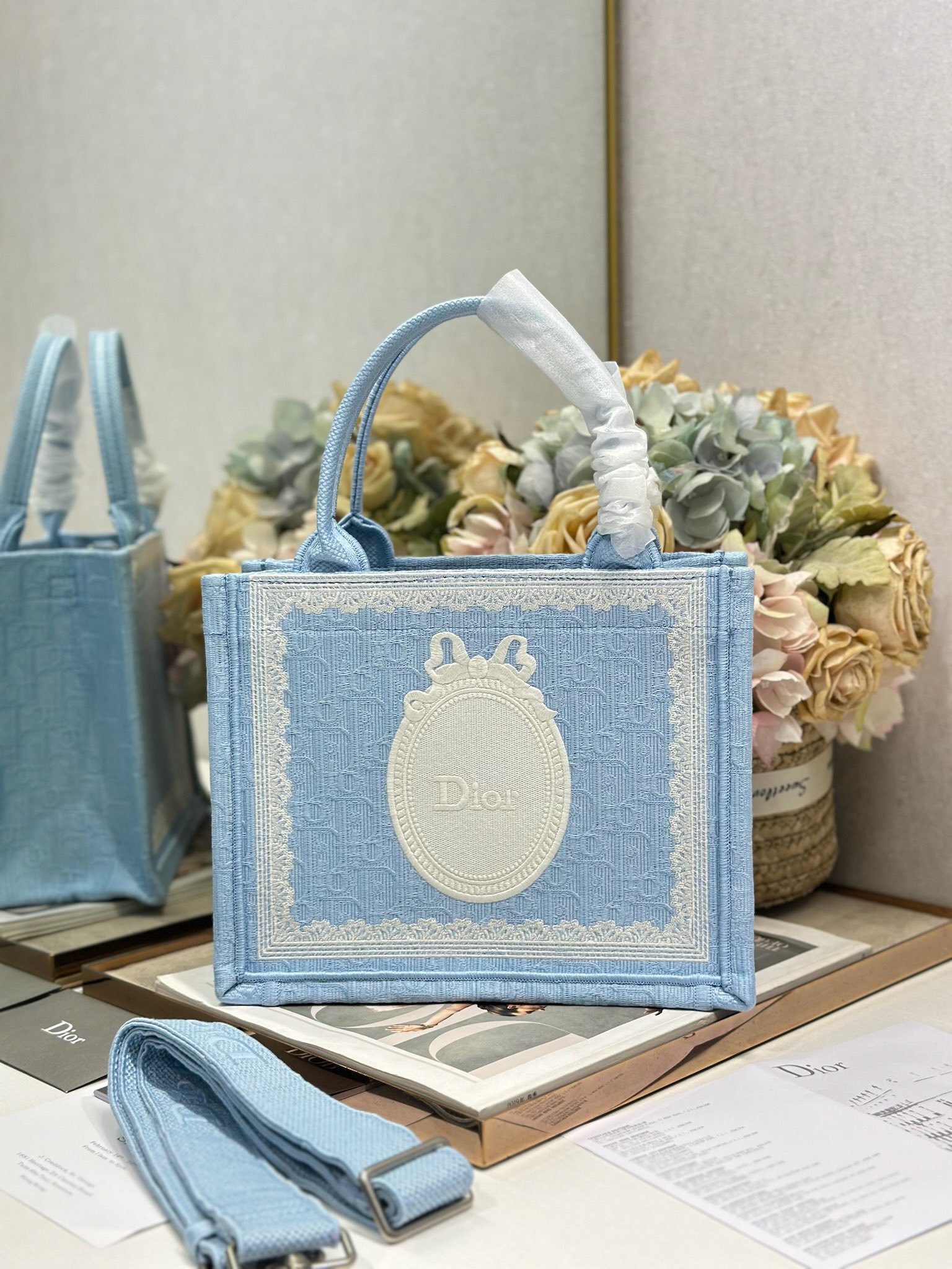 Diro Book Tote