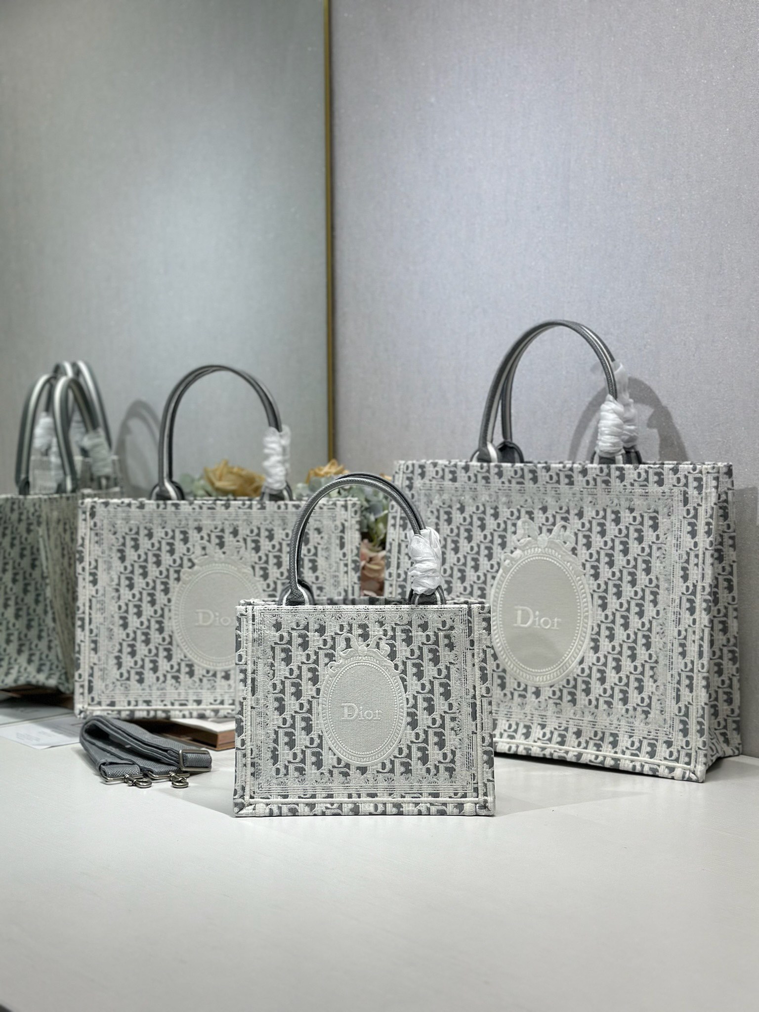 Diro Book Tote