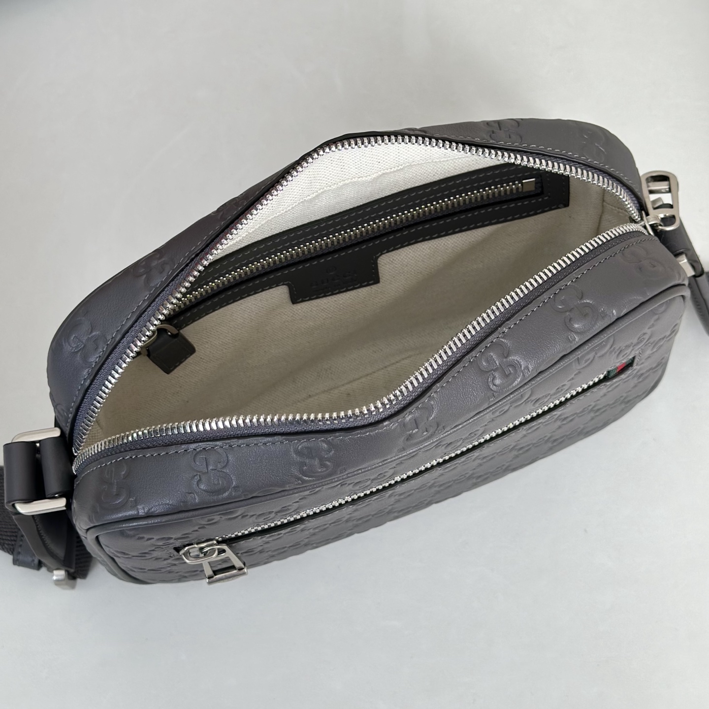 Guc*ci GG Emblem Small Crossbody Bag -23*6*14.5CM