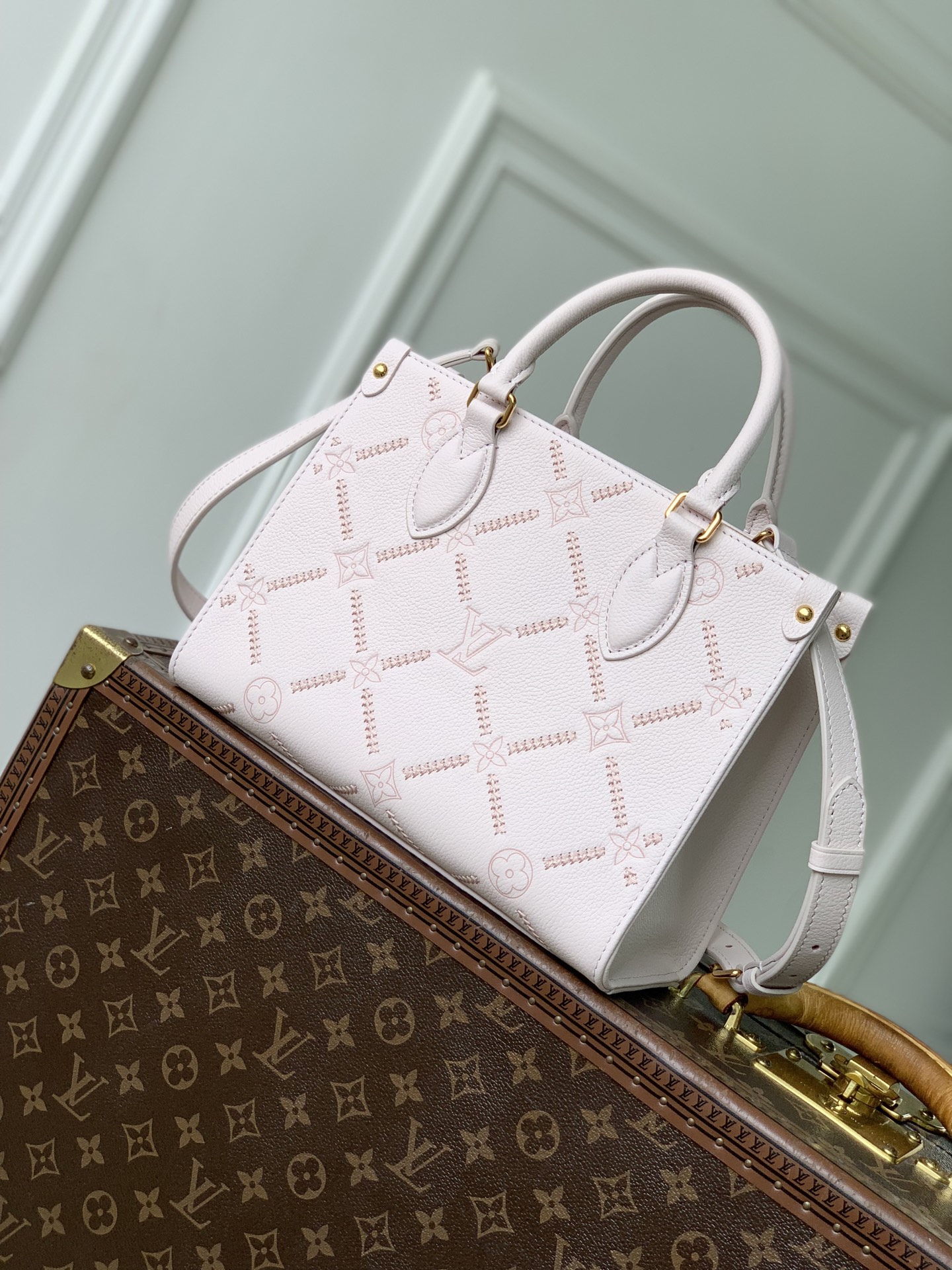 L0vis Vvtt0n OnTheGo Monogram Bold Handbag-M14576-19 x 11.5 x 25CM