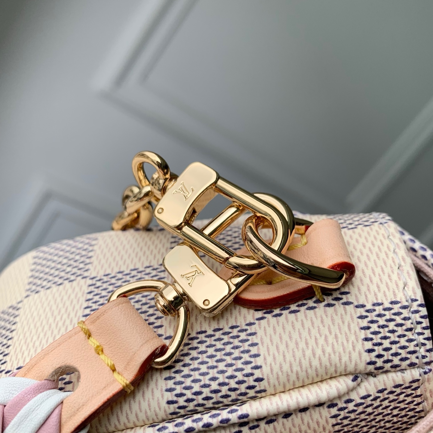 L0vis Vvtt0n Wallet on Chain Ivy-N40916-23.5 x 12 x 4.3CM