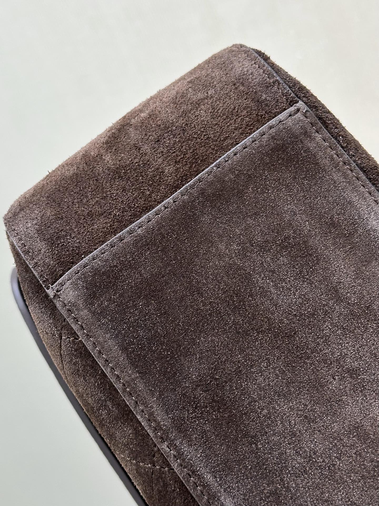 Cha*nel Grained Calfskin Small Souplissimo Maxi Flap-32CM