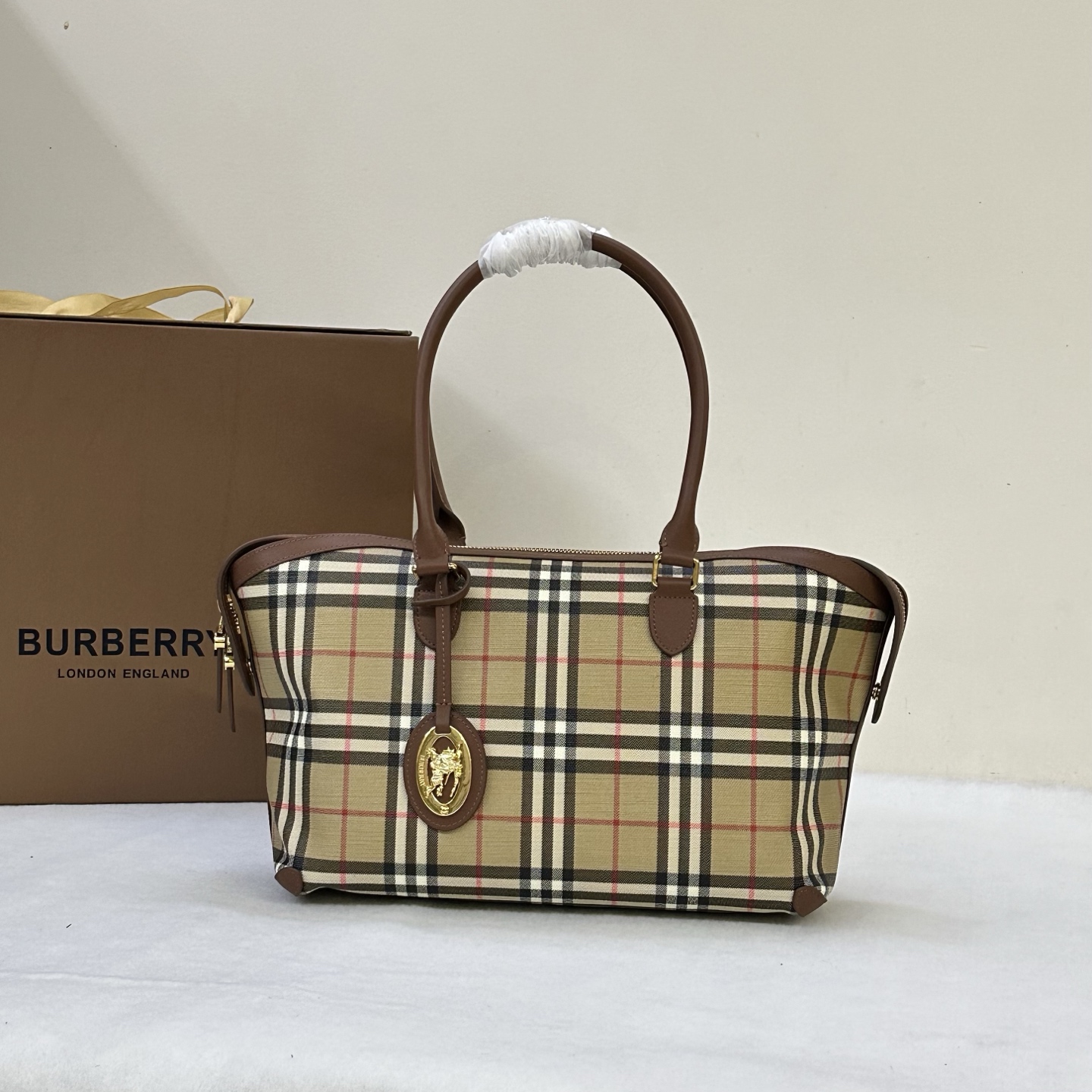 Burberr.y Check Zip Tote -34 x 15 x 23CM
