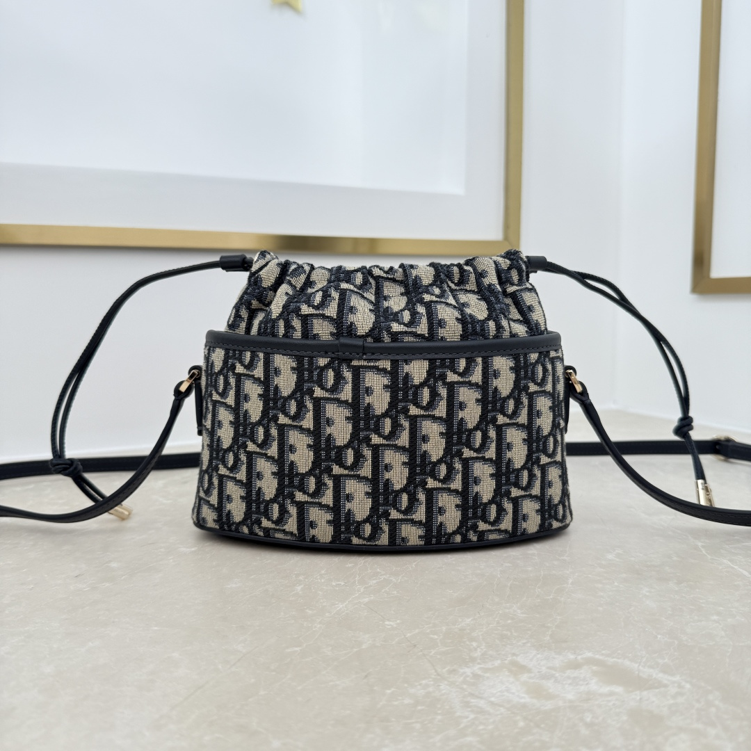 Di*or Travel Oblique Bag-20 × 22 × 5.5CM