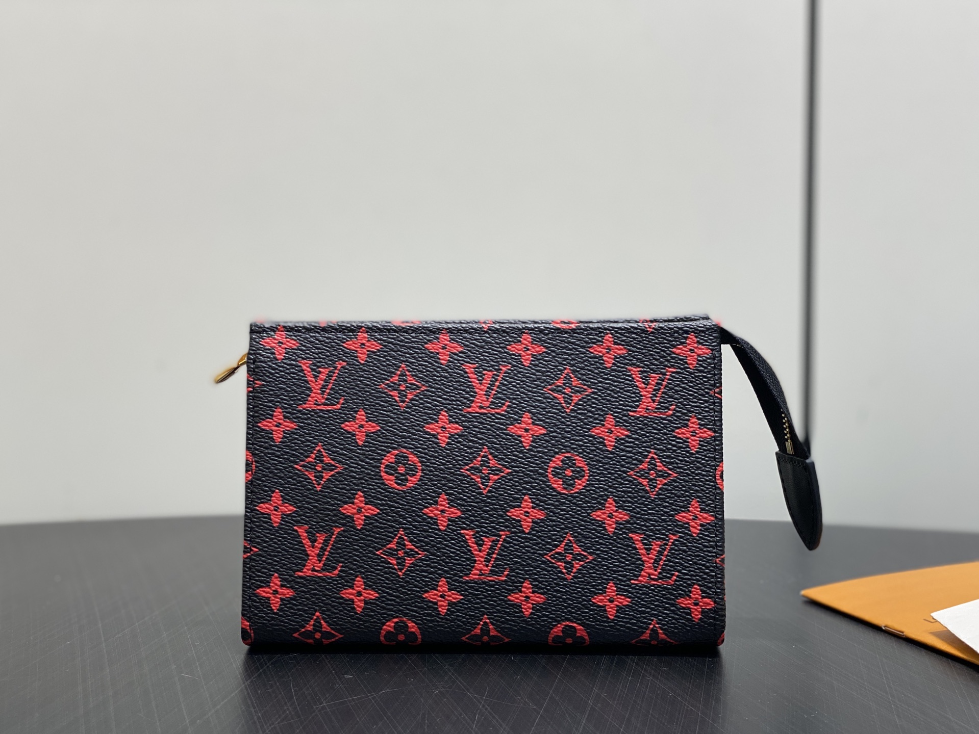 L0vis Vvtt0n Toiletry Pouch -15*10*4.5CM