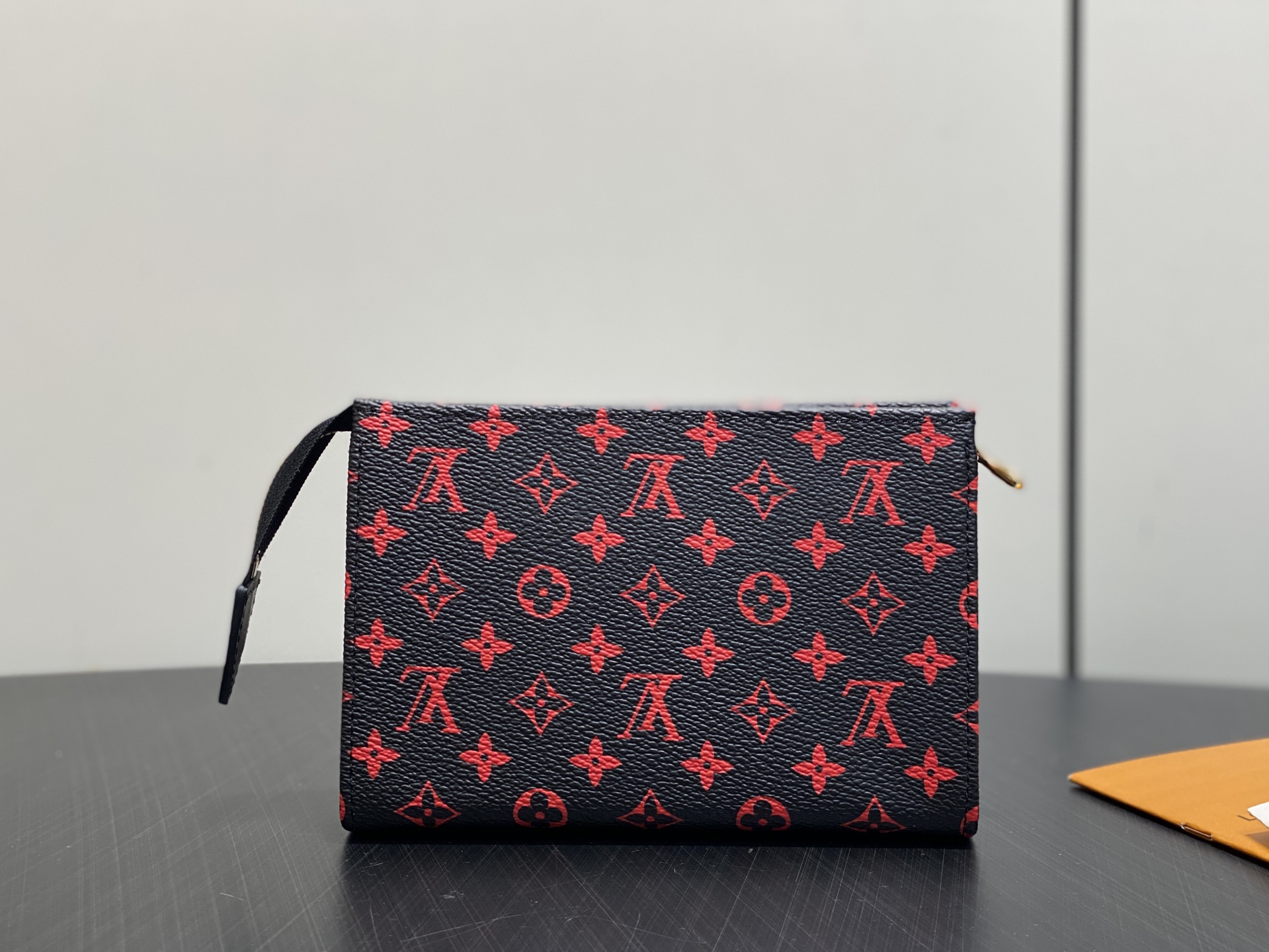 L0vis Vvtt0n Toiletry Pouch -15*10*4.5CM
