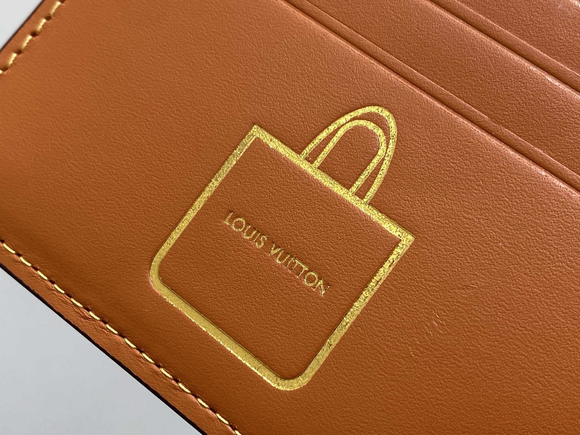L0vis Vvtt0n Zippy Wallet-11 x 8.5 x 2CM