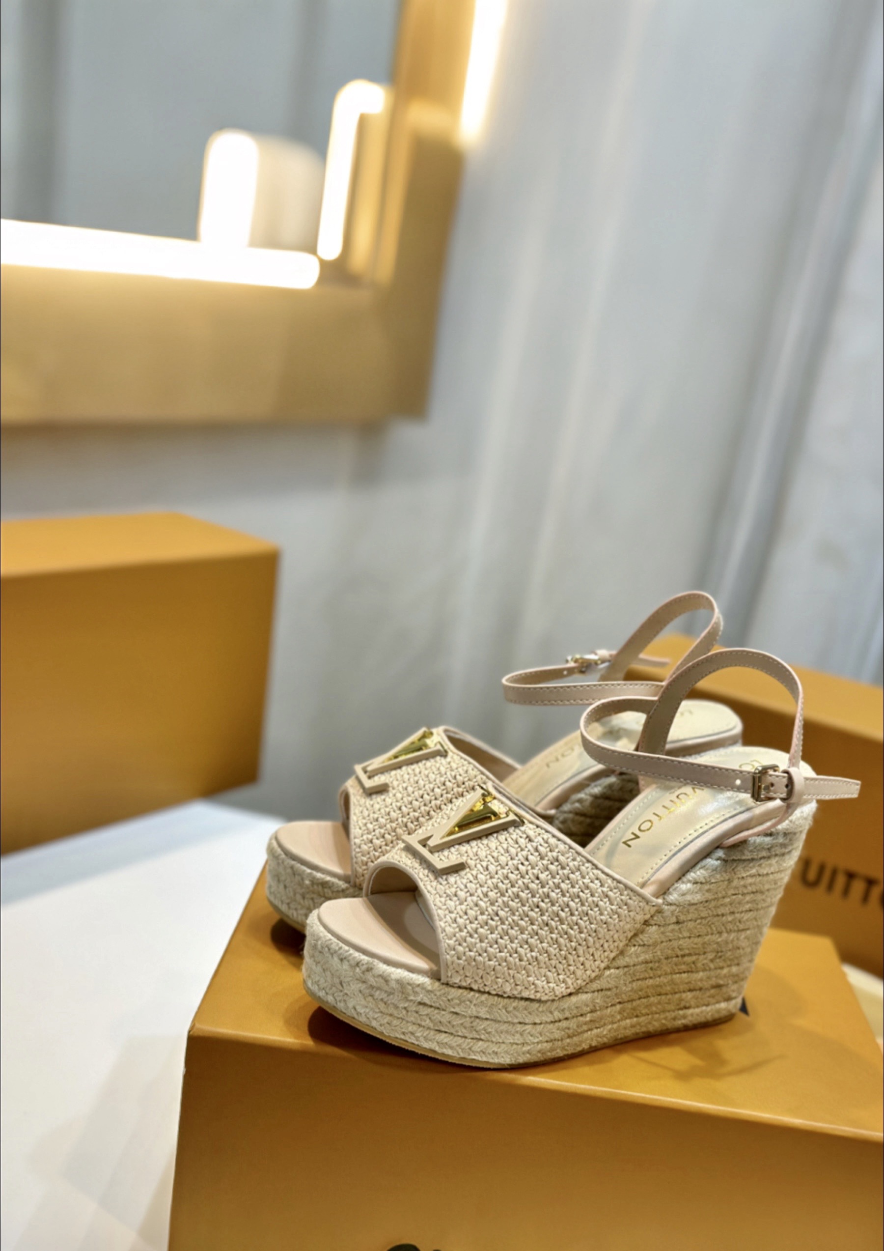 l0vis Vvtt0n sandals-12cm