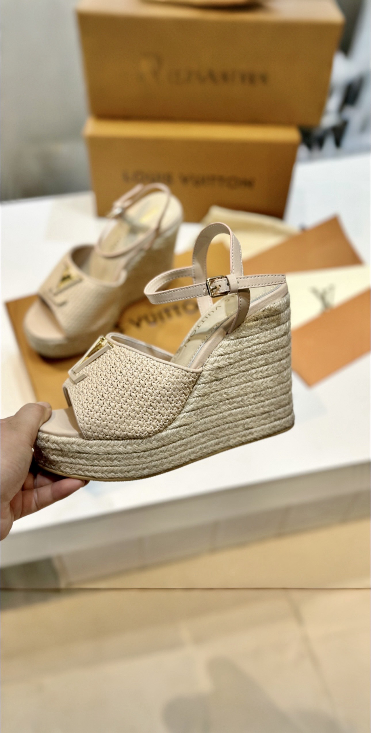 l0vis Vvtt0n sandals-12cm